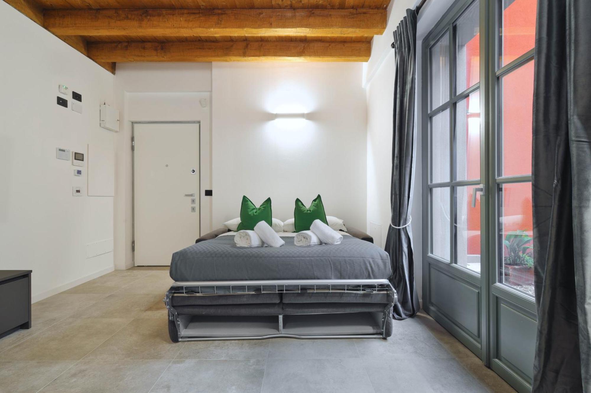 Just Urban Stays - Boutique Apartment With Parking And Gym